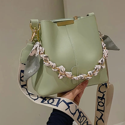 Éloise Bucket Bag